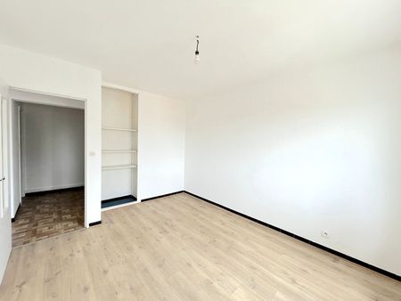 A LOUER APPARTEMENT T3 DE 67 M2 - BORDEAUX QUARTIER CHARTRONS - Photo 4
