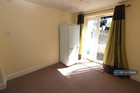 2 bedroom semi-detached house to rent - Photo 2