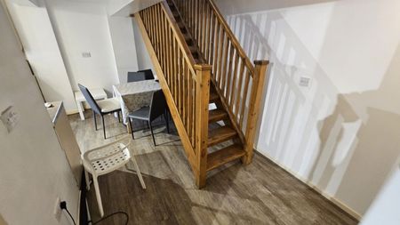 30 Brudenell Avenue, Hyde Park, Leeds, LS6 1HD - Photo 4