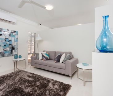 AWARD WINNING FAMILY HOME WITH A POOL IN SOUGHT AFTER LOCATION! - Photo 2