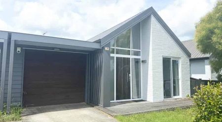 Well-Maintained 3-Bedroom Home in McLennan Park - Photo 4