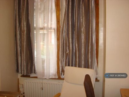3 bedroom terraced house to rent - Photo 5