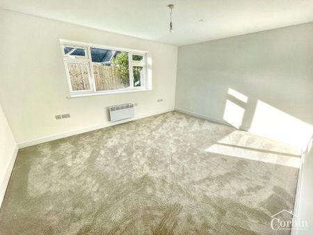 3 bedroom detached bungalow to rent - Photo 3