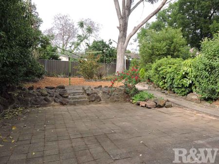 FAMILY HOME IN A PRIME LOCATION - Photo 2