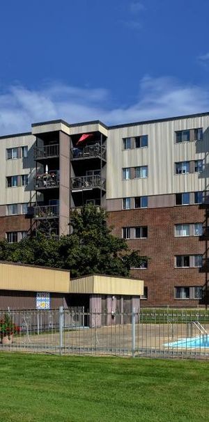 GRAND 3 ½ - ENTIÈREMENT RÉNOVÉ, 1165 $/MOIS TOUT COMPRIS! A PARTIR DE OCTOBRE OU NOVEMBRE - Photo 1