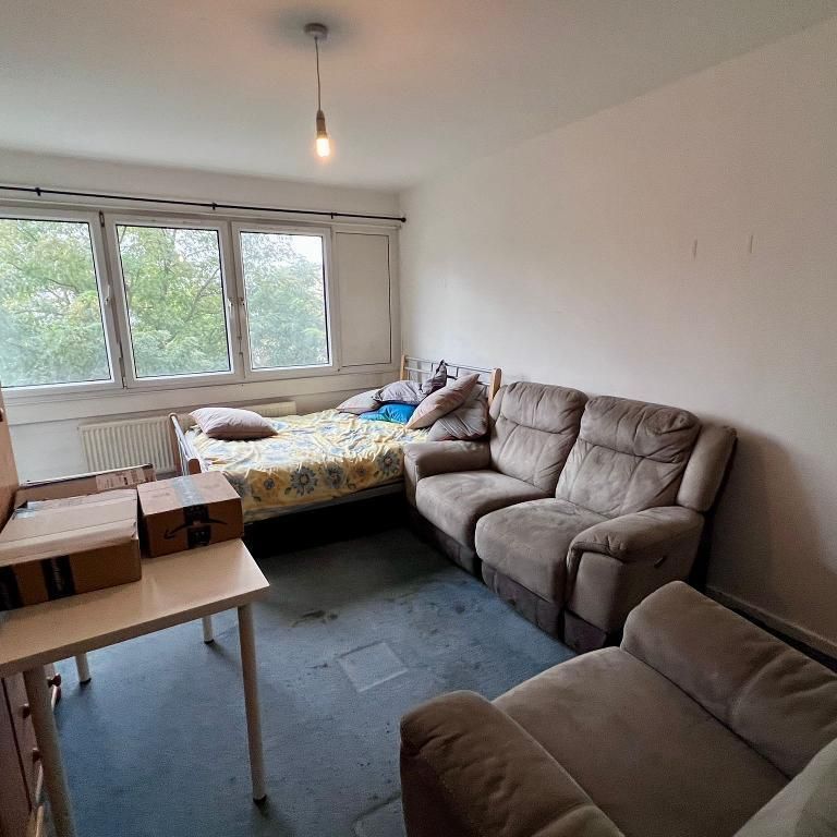 3 bedroom flat to rent - Photo 1