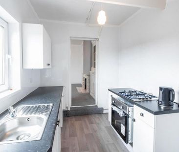 3 bedroom flat to rent - Photo 6