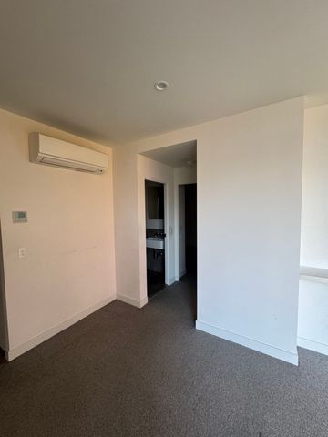 Modern Living with Style & Convenience in Carlton! - Photo 4