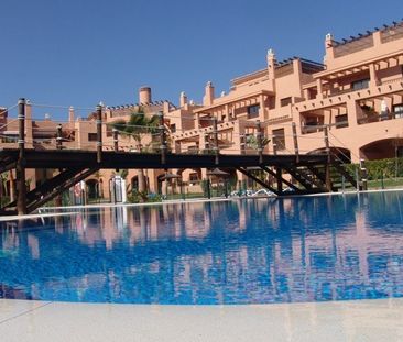 Middle Floor Apartment in Estepona - Photo 2