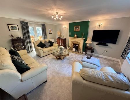 4 Bedroom Detached To Let - Photo 2