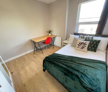 4 bedroom terraced house to rent - Photo 2