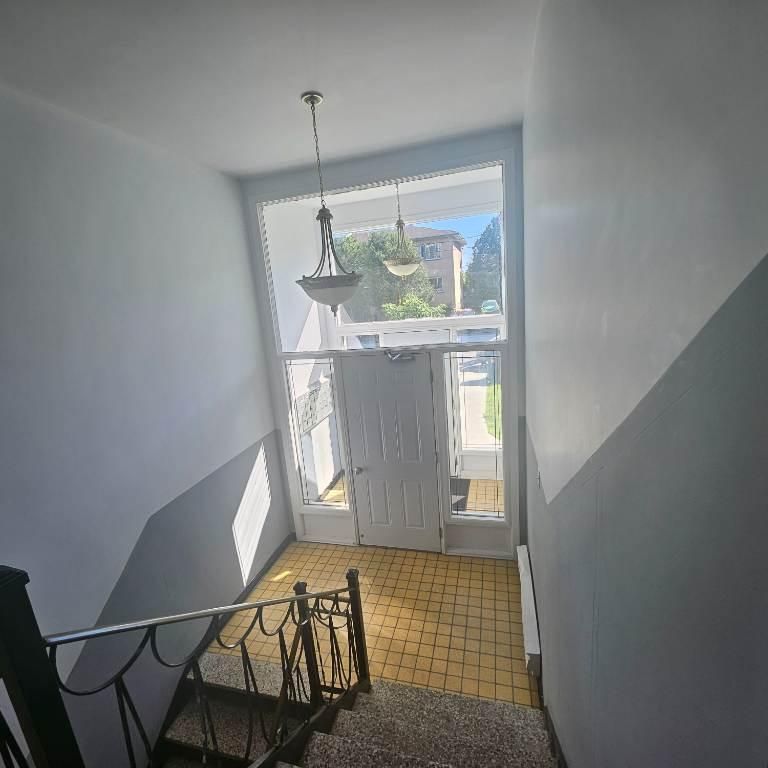 5.1/2 chomedey laval - Photo 2