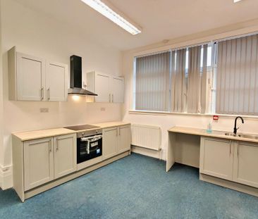 4 bedroom house of multiple occupation to rent - Photo 1