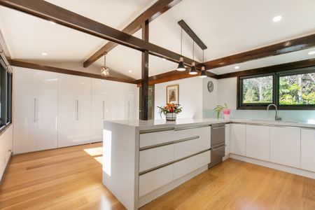 Spacious Renovated Family Home - Photo 5