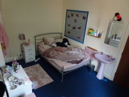 162 TIVERTON ROAD - Photo 3