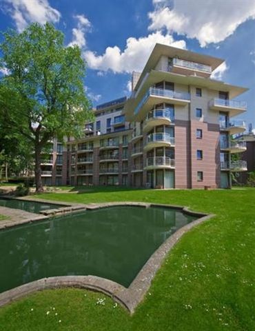 Parc Cinquantenaire! Splendide appartement MEUBLE 2 chambres avec terrasse - Photo 4