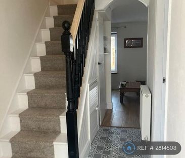 3 bedroom terraced house to rent - Photo 5