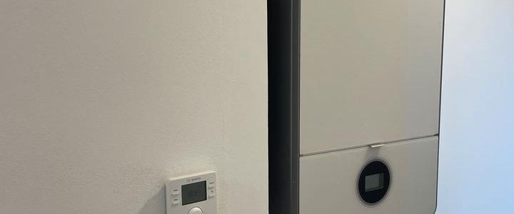 Helle sanierte Dachgeschoss Wohnung mit Einbauküche - Foto 1