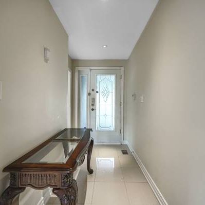 Amazaing spaciouse walk out bungalow in Willowdale! - Photo 4