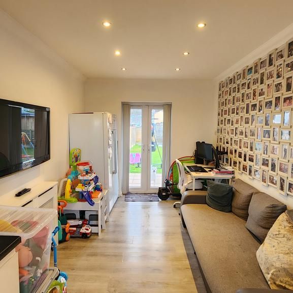 3 bedroom terraced house to rent - Photo 1