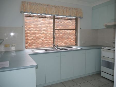 VERY TIDY 3 BEDROOM DUPLEX UNIT IN GOONELLABAH - Photo 3
