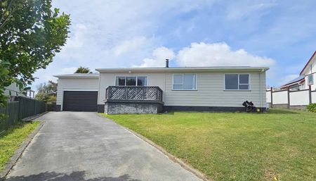 Family Home with Beautiful Views - Photo 4