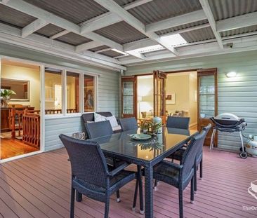 Furnished four bedrooms house at front of Park, Heart of Toowong - Photo 3