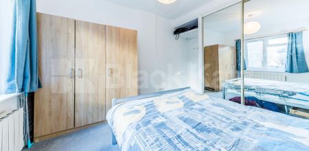 One bedroom coach house located a short walk to both to Highgate station - Photo 5