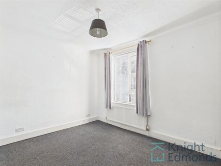 2 bed mid-terraced house to rent in Gordon Road, Gillingham, ME7 - Photo 4