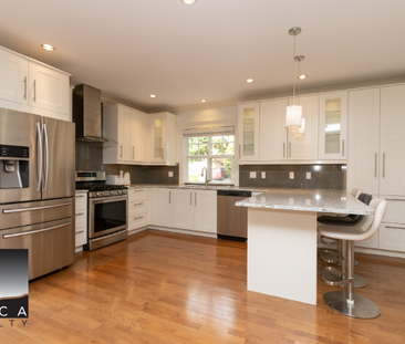 715 Crystal Court, North Vancouver (UPPER) - Photo 5