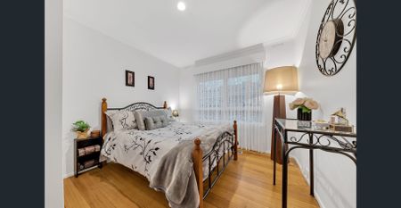 Charming Family Home with Spacious Outdoor Living in the Heart of Cranbourne! - Photo 4