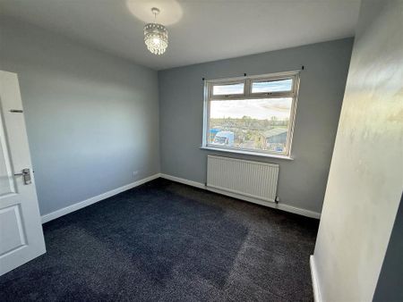 3 bedroom end of terrace house to rent - Photo 3