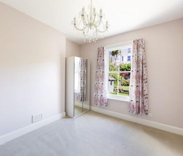 4 Bed House - Photo 3