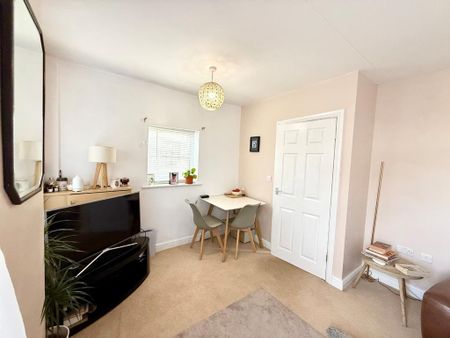 2 bedroom semi-detached house to rent - Photo 4