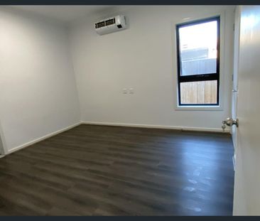 4 BULBINE PLACE, Beveridge, Vic 3753 - Photo 2