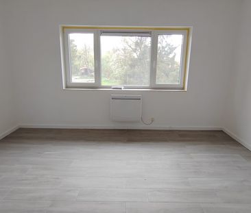 Schöne, komplett renovierte 1-Schlafzimmer-Wohnung in Lichtenbusch - Photo 2