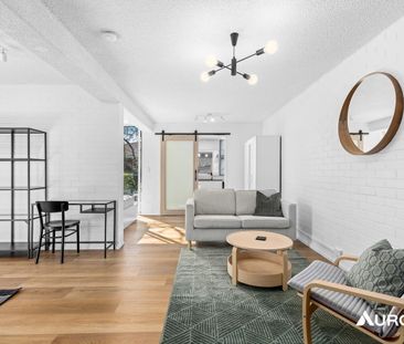 Fully Furnished Studio - Photo 2