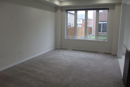 For Lease - 7 Esther Crescent, Thorold, Ontario - Photo 2