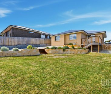 The Perfect Blend Of Comfort & Style! - Photo 2