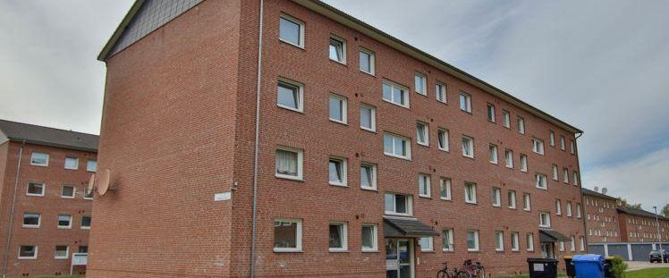 Geräumige 4-Zimmer-Wohnung in kinderfreundlicher Nachbarschaft. Balkon, Kellerabteil, zu sofort - Foto 1