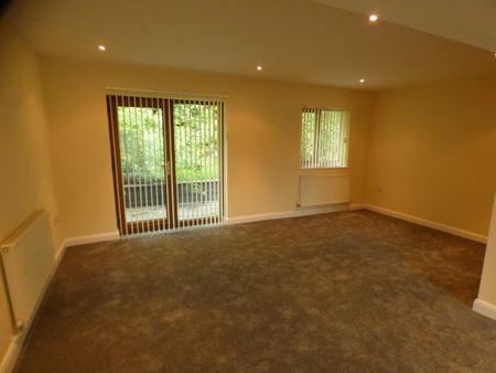 4 bedroom mews to rent - Photo 2