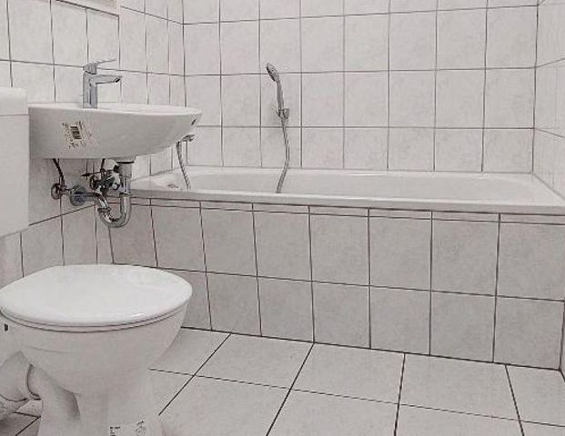 1 Zimmer, Balkon, frisch saniert, Aufzug - Photo 1