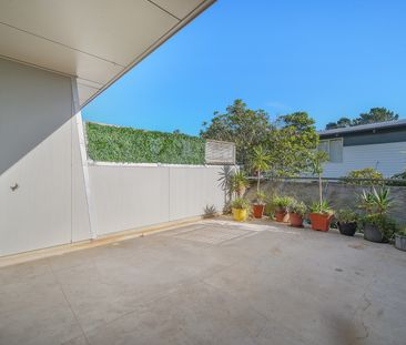 Studio with parking in Birkenhead - Photo 5