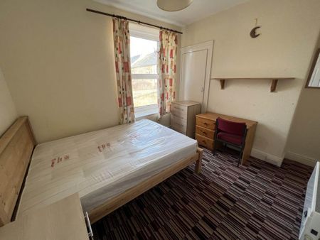 4 bedroom flat to rent - Photo 4