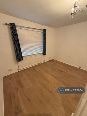 1 bedroom in a flat share to rent - Photo 1
