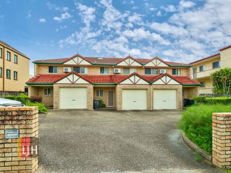 2 BEDROOM TOWNHOUSE WITH COURTYARD MAINTENANCE INCLUDED! - Photo 3