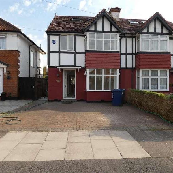 Super Bedroom Family House Just Renovated - Edgware, HA8 - Photo 1