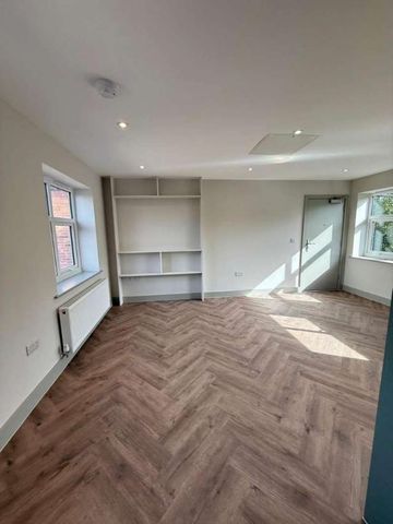 Chesterfield Road, Lichfield, WS14 - Photo 2
