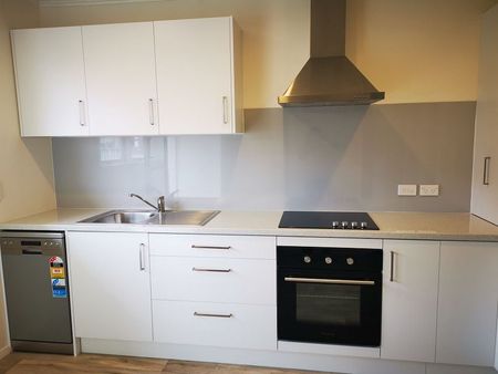 Fully renovated sunny 2BR Flat in Upper Hutt - Photo 3