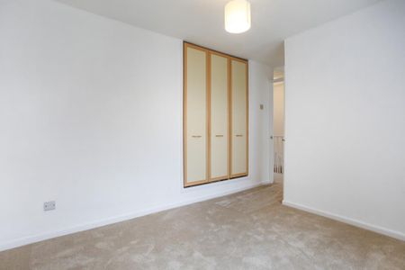 3 bedroom end of terrace house to rent - Photo 4
